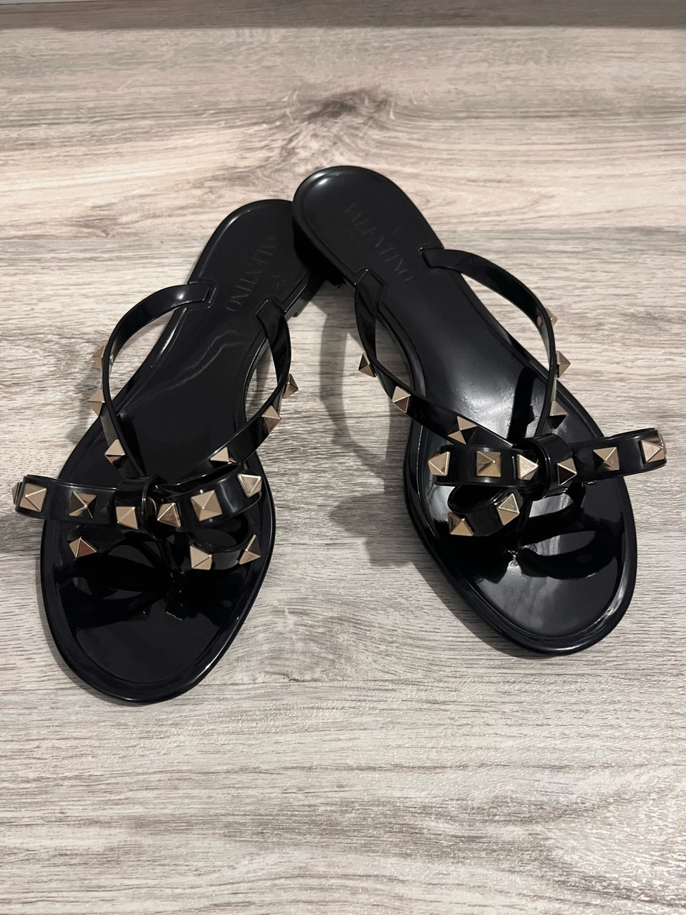 Valentino Rockstud Bow Tie Thong Sandals